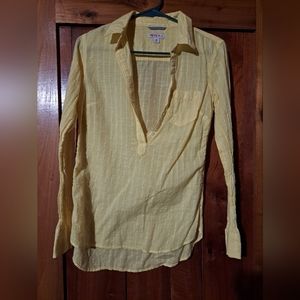 Long-sleeved blouse.